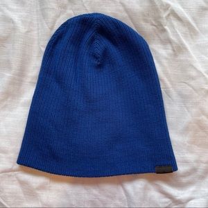 American Eagle blue ribbed beanie